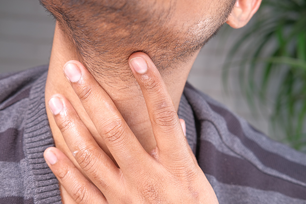 Prehlad pogosto najprej začutimo v žrelu. Prehlad pogosto najprej začutimo v žrelu.