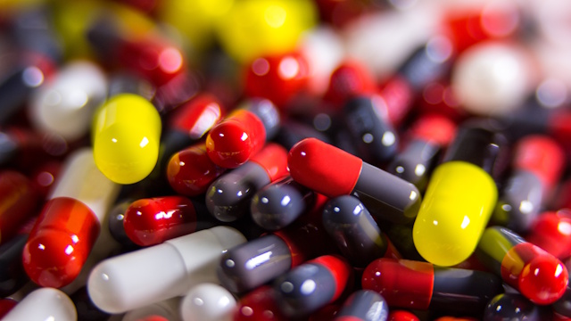 Za črevesno mikrobioto »rušilni« so posebej antibiotiki širokega spektra. Za črevesno mikrobioto »rušilni« so posebej antibiotiki širokega spektra.